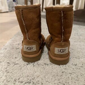NEW UGG toddler size 8 unisex